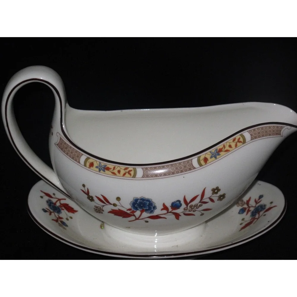 Wedgwood Jamestown Gravy Boat w/Attached Underplate‎